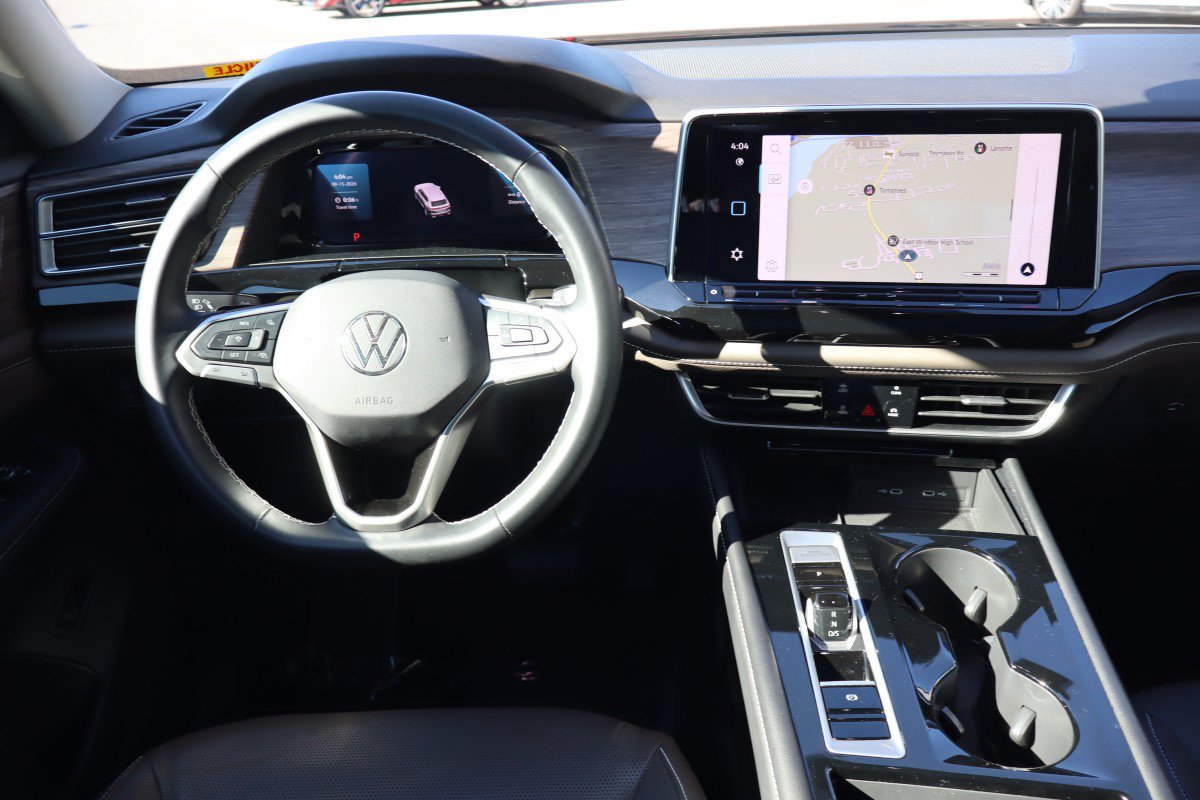 Used 2025 Volkswagen Atlas SEL AWD/4WD image 18