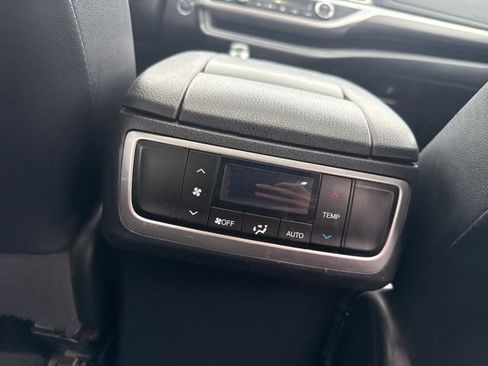 Used 2019 Toyota Highlander SE image 24