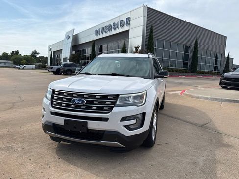 Used 2017 Ford Explorer XLT w/ Equipment Group 202A FWD image 1
