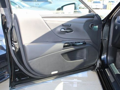 Certified 2022 Lexus ES 300h w/ Premium Package image 11