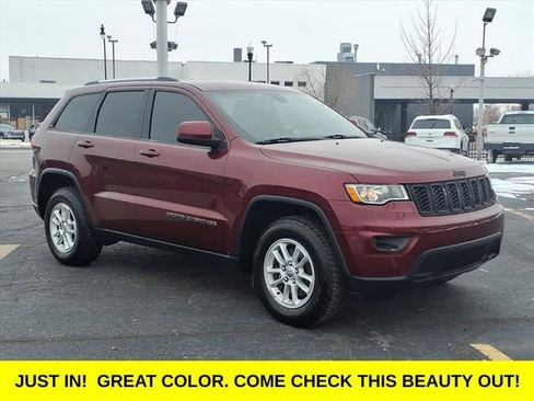 Used 2020 Jeep Grand Cherokee Laredo image 3