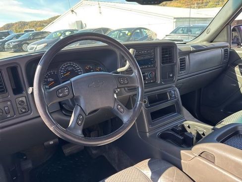 Used 2003 Chevrolet Avalanche Base image 12