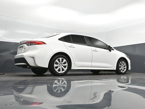 Used 2022 Toyota Corolla LE FWD image 43