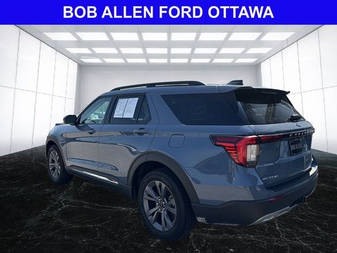 Used 2025 Ford Explorer Active w/ Active Comfort Package AWD/4WD image 3