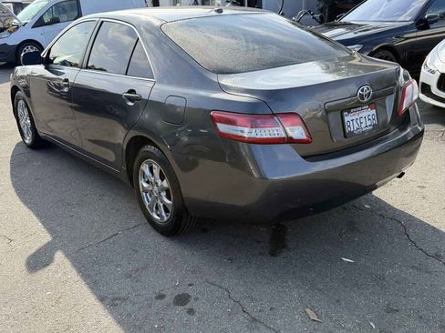 Used 2011 Toyota Camry image 4