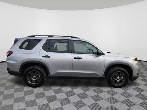 Certified 2025 Honda Pilot TrailSport image 6