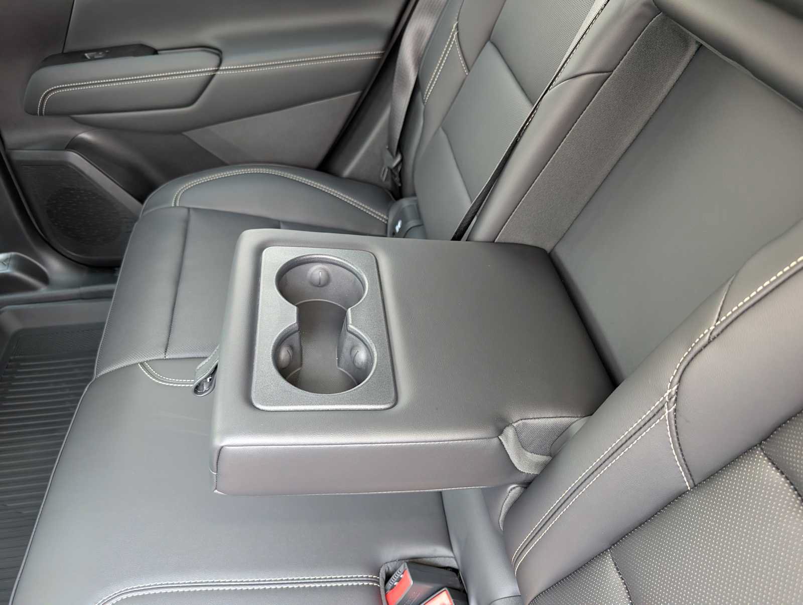 New 2027 GMC Terrain Elevation w/ Elevation Premium Package AWD/4WD image 16
