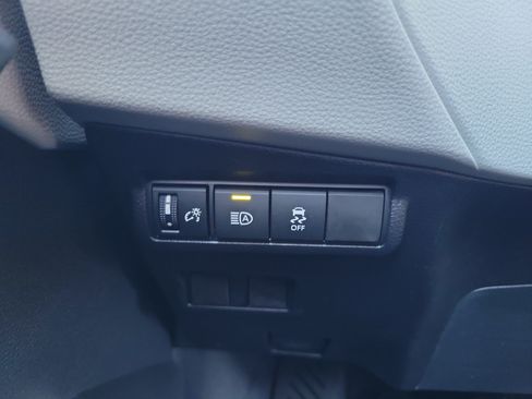 Used 2026 Toyota Corolla Cross L FWD image 30