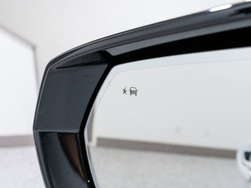 Used 2025 GMC Yukon XL Denali image 13