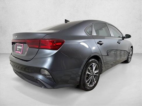 Used 2022 Kia Forte LXS FWD image 3