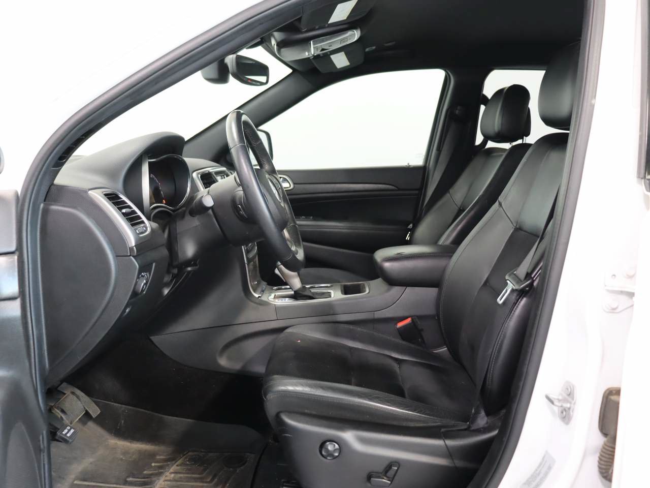 Used 2018 Jeep Grand Cherokee Altitude AWD/4WD image 9
