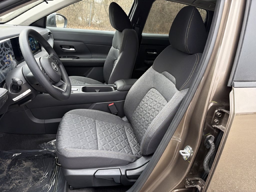 Used 2026 Nissan Kicks SV w/ SV Premium Package AWD/4WD image 19