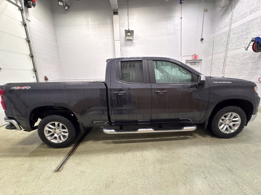 Used 2024 Chevrolet Silverado 1500 LT AWD/4WD image 3