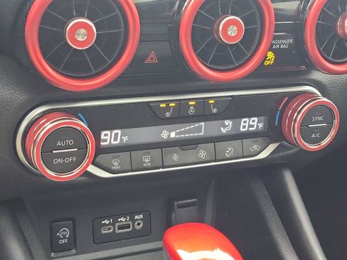 Used 2024 Nissan Sentra SR w/ SR Premium Package image 16