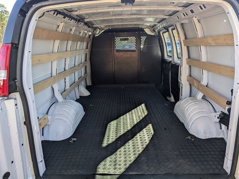 Used 2024 GMC Savana 2500 w/ Driver Convenience Package image 17