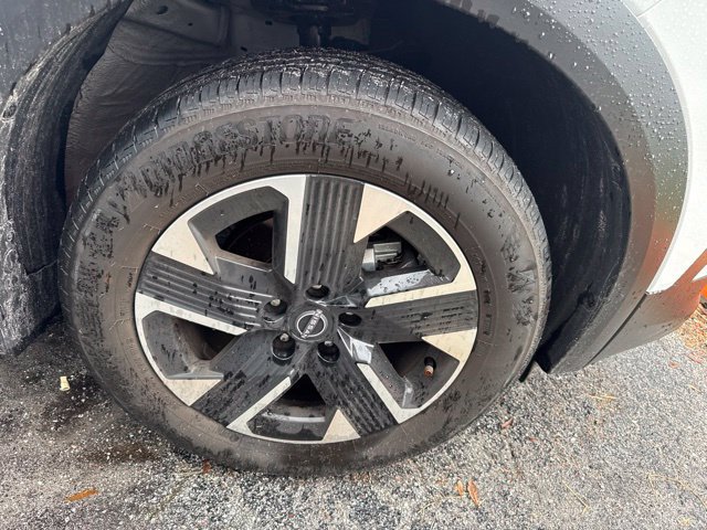 Used 2025 Nissan Kicks SV AWD/4WD image 9