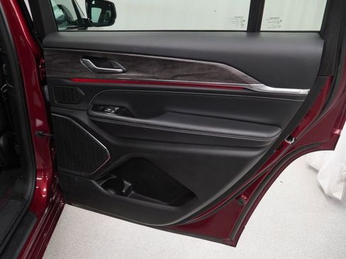 Certified 2023 Jeep Grand Cherokee L Overland image 47