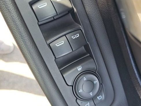 Used 2023 GMC Terrain Denali image 40