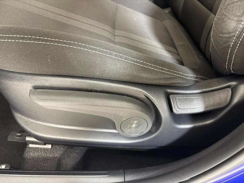 Used 2024 Hyundai Venue SEL FWD image 15