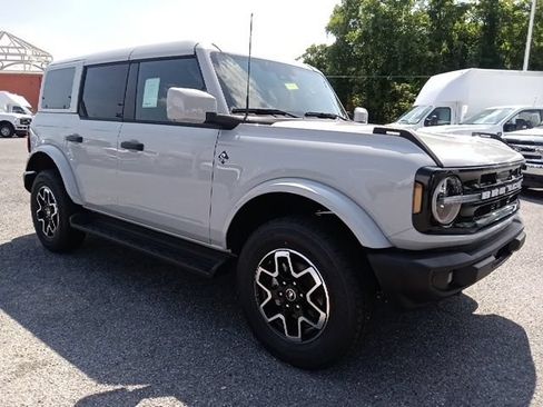 New 2026 Ford Bronco Outer Banks AWD/4WD image 1