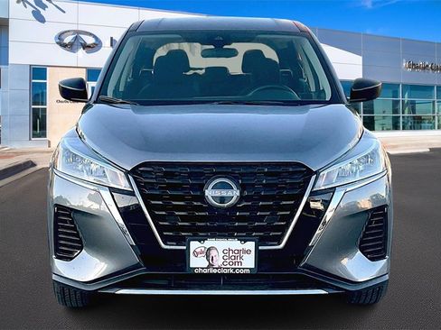 Used 2025 Nissan Kicks Play S image 3