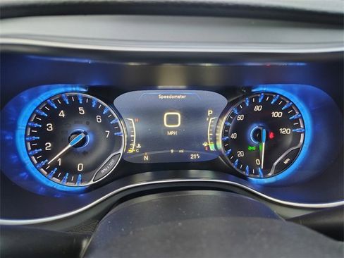 New 2026 Chrysler Pacifica Limited w/ Uconnect Theater Family Group image 18