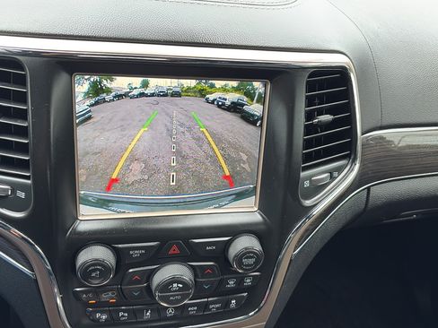 Used 2017 Jeep Grand Cherokee Overland w/ Jeep Active Safety Group AWD/4WD image 20