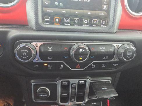 Used 2018 Jeep Wrangler Unlimited Rubicon w/ Dual Top Group AWD/4WD image 16