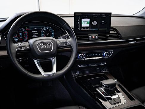 Certified 2025 Audi Q5 2.0T Premium w/ Convenience Plus Package image 4