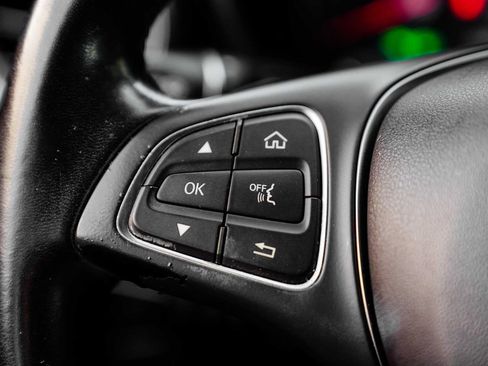 Used 2018 Mercedes-Benz GLC 350e 4MATIC image 17