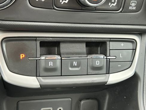 Certified 2023 GMC Terrain SLE w/ Driver Convenience Package AWD/4WD image 31