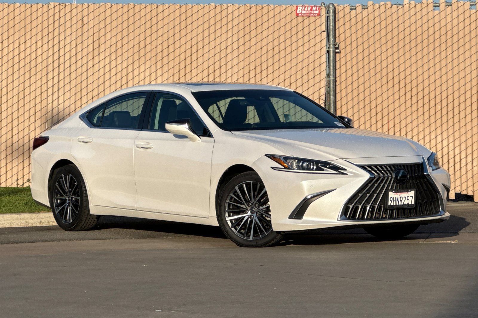 Used 2024 Lexus ES 350 w/ Premium Package FWD image 2