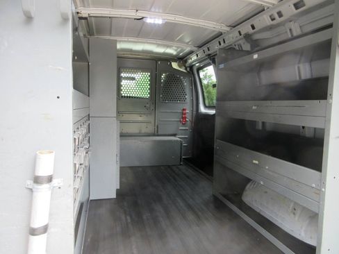 Used 2014 Chevrolet Express 2500 RWD image 15