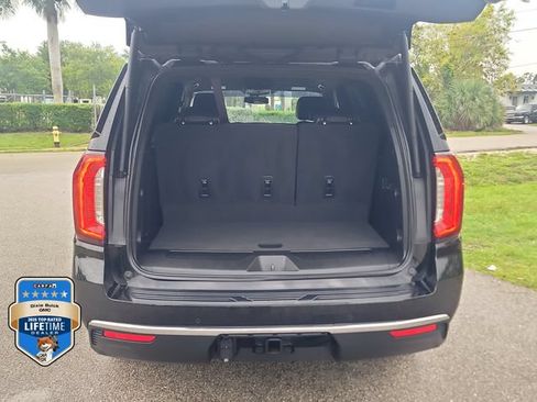 Certified 2023 GMC Yukon SLT w/ SLT Luxury Package AWD/4WD image 5