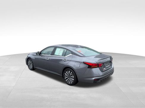 Used 2025 Nissan Altima 2.5 SL FWD image 4