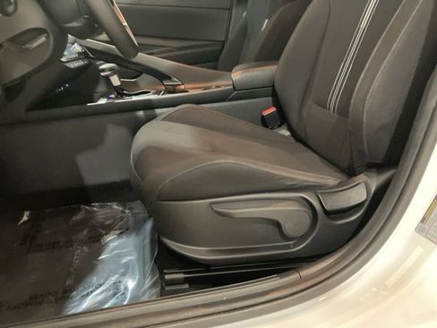 Used 2022 Hyundai Elantra Blue image 10