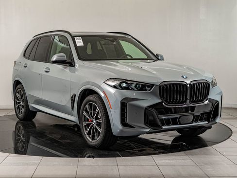 New 2026 BMW X5 xDrive40i w/ M Sport Package AWD/4WD image 3