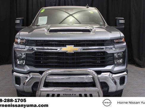 Used 2024 Chevrolet Silverado 2500 LT AWD/4WD image 2
