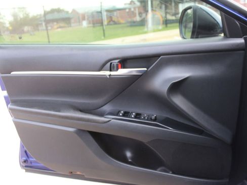 Used 2018 Toyota Camry LE FWD image 19