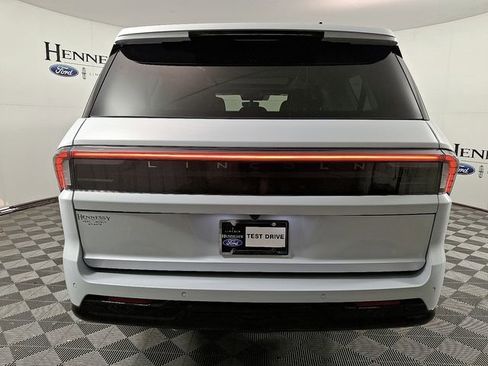 New 2025 Lincoln Navigator L Reserve AWD/4WD image 5