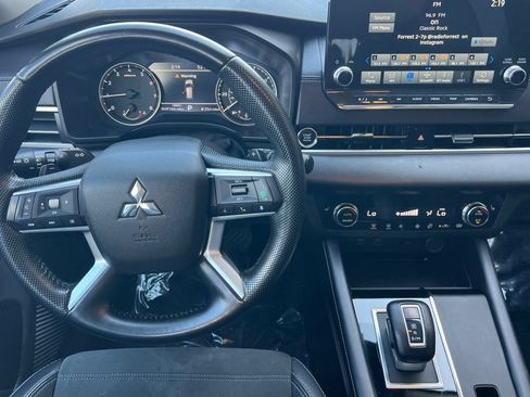Used 2024 Mitsubishi Outlander SE Black Edition AWD/4WD image 11