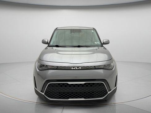 Used 2025 Kia Soul LX w/ LX Technology Package FWD image 2