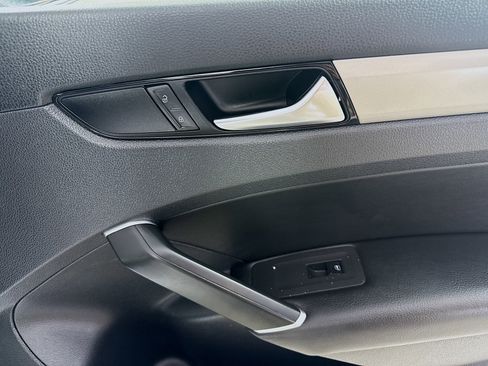 Used 2021 Volkswagen Passat 2.0T SE image 31