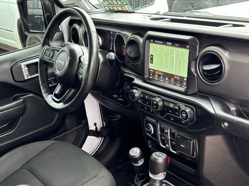 Used 2022 Jeep Gladiator Willys image 26