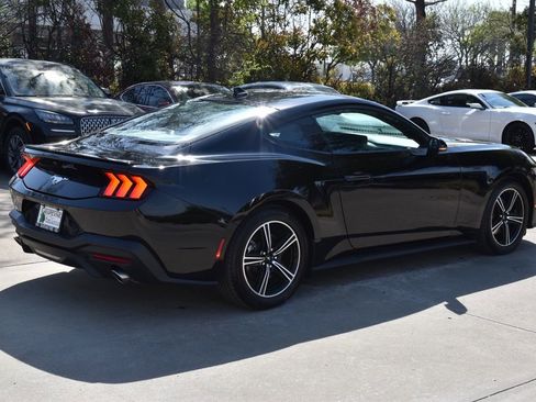 Used 2025 Ford Mustang Premium image 7