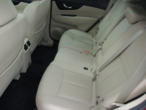 Used 2020 Nissan Rogue SL w/ Premium Package image 13