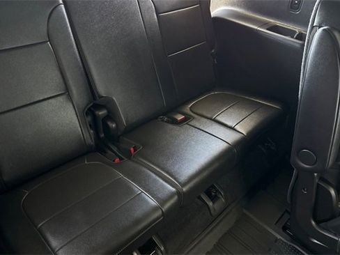 Used 2022 Chevrolet Traverse Premier w/ LPO, Floor Liner Package image 18