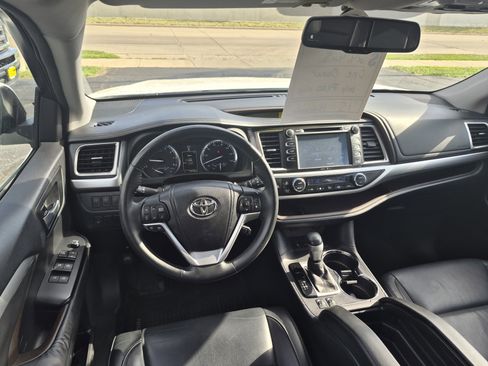 Used 2015 Toyota Highlander XLE AWD/4WD image 16