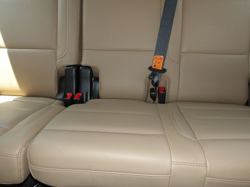 Used 2021 Chevrolet Tahoe Premier w/ Premium Package image 15