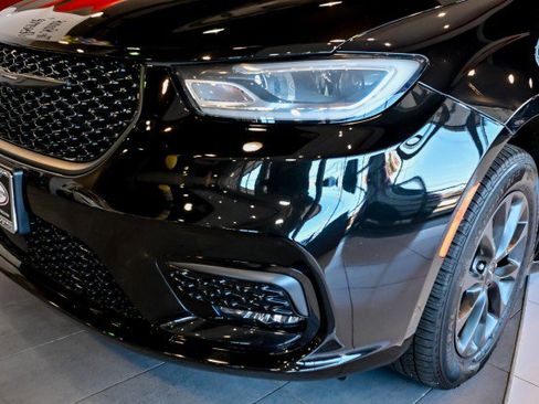 Used 2021 Chrysler Pacifica Touring-L w/ S Appearance Package image 9